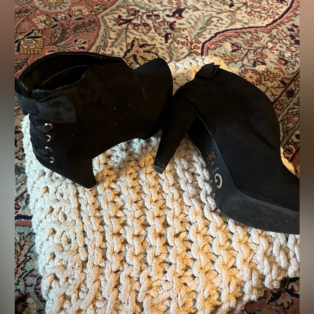 Black suede, Guess booties. High heel.